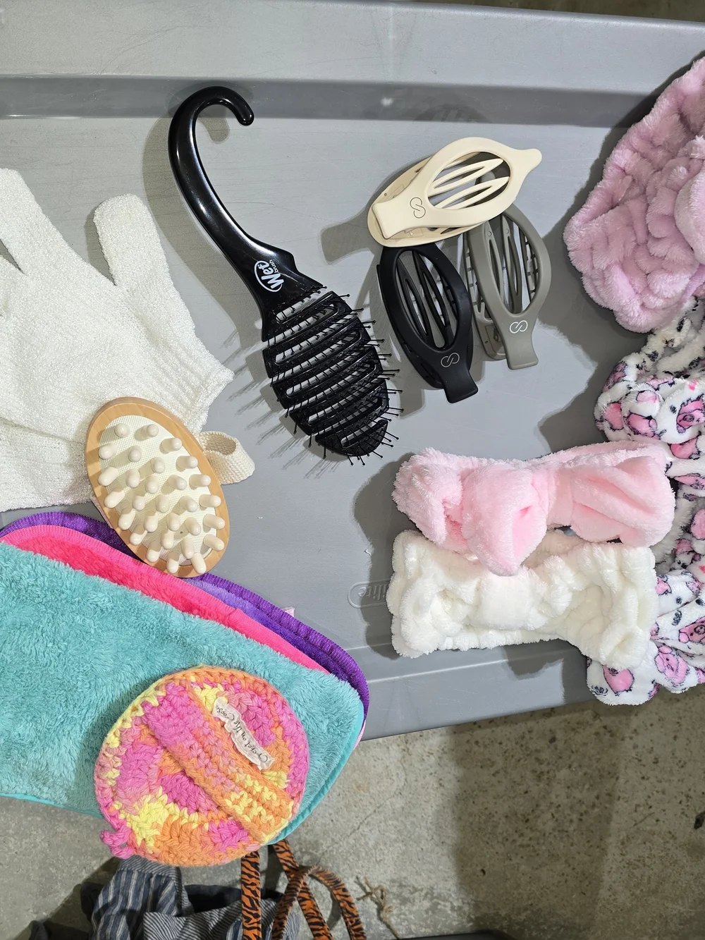 Women's Spa Kit: 2 Brushes, Body Glove And Scrubber, Hair Clips, Head Bands,